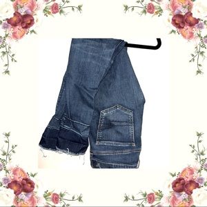 American Eagle jogging a